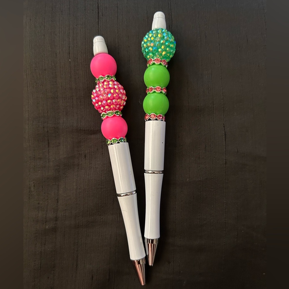 Stylish Pink and White Beaded Pen 🖋️ - Picture 5 of 7